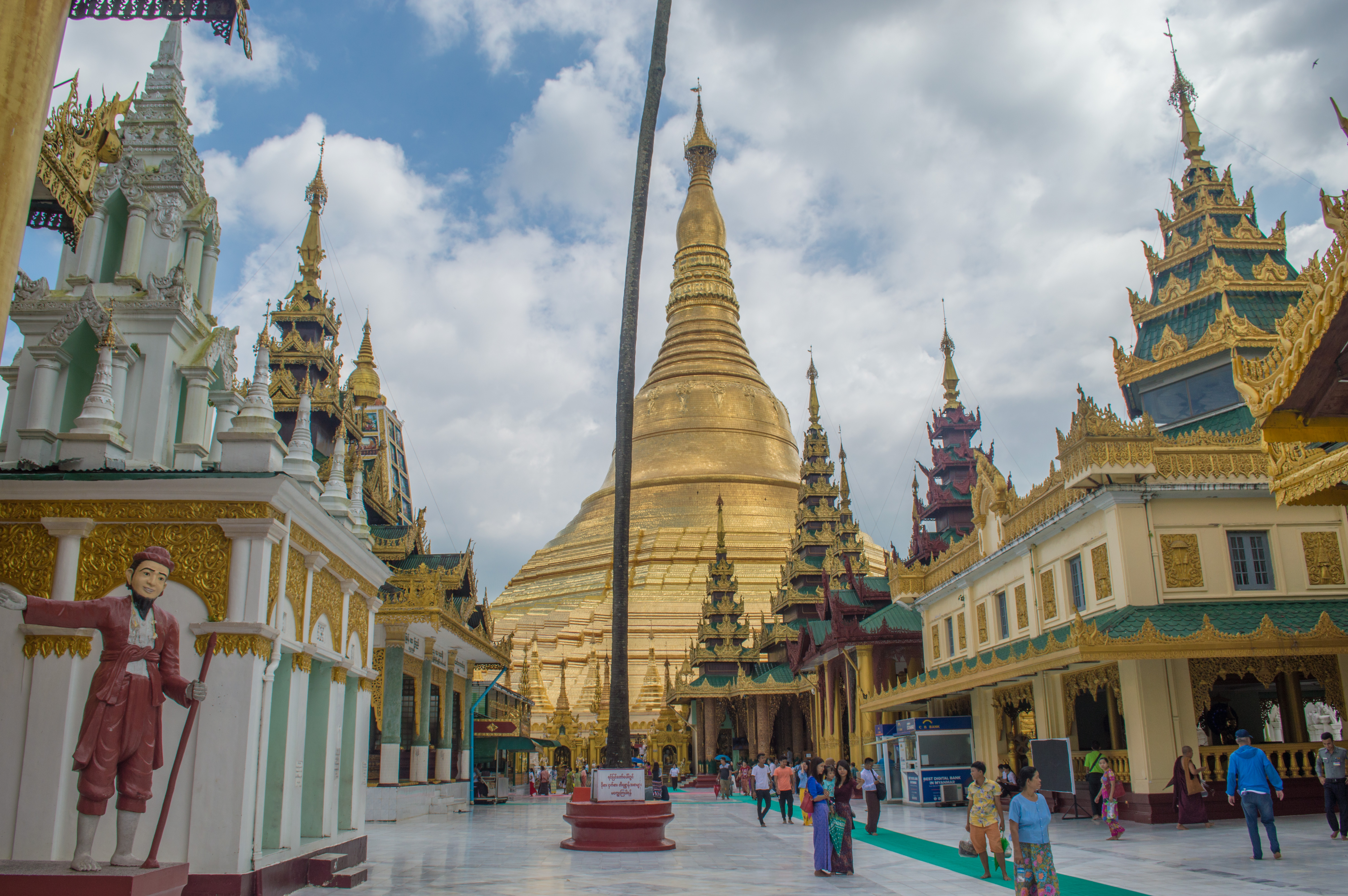 Schwedagon Pagoda1